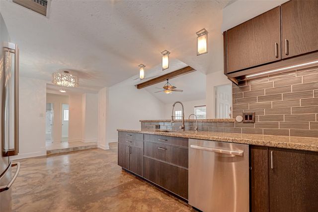 311 Baycrest Drive, League City, TX 77573