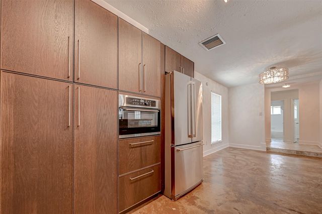 311 Baycrest Drive, League City, TX 77573