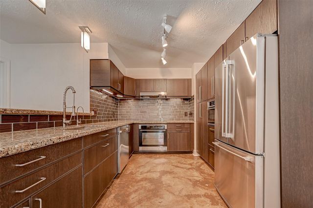 311 Baycrest Drive, League City, TX 77573