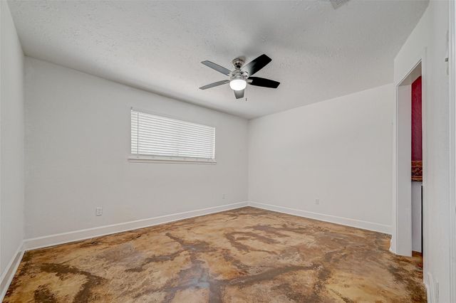 311 Baycrest Drive, League City, TX 77573