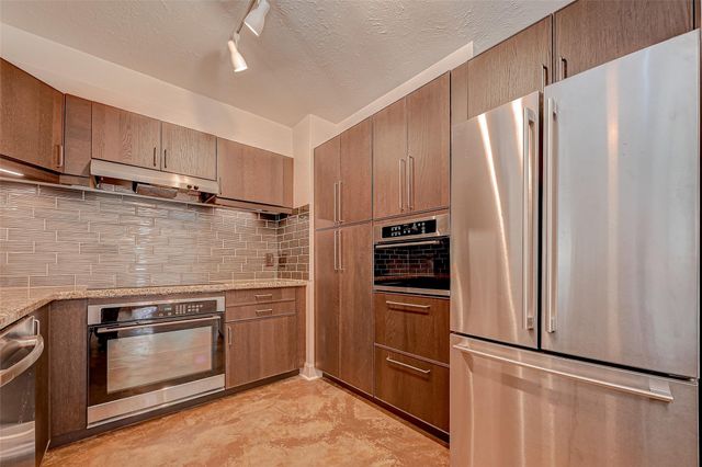 311 Baycrest Drive, League City, TX 77573