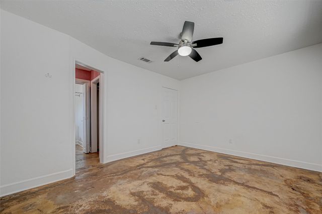 311 Baycrest Drive, League City, TX 77573