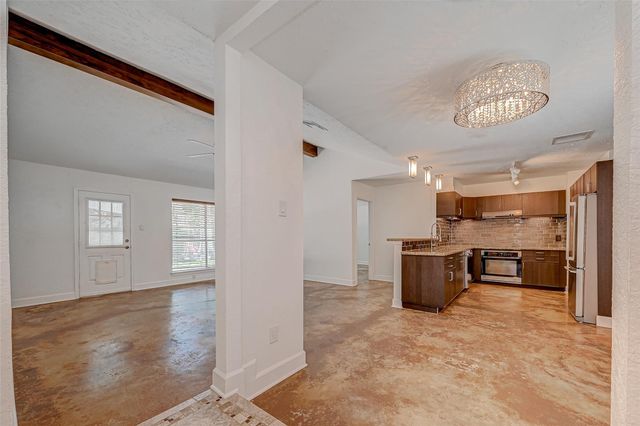 311 Baycrest Drive, League City, TX 77573