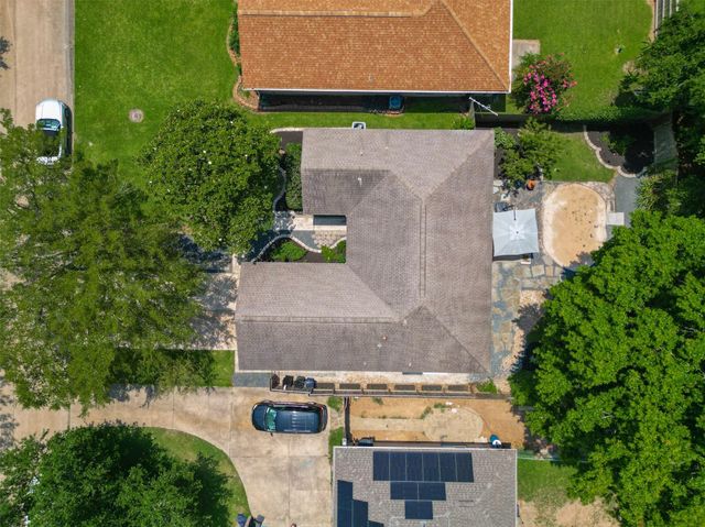 311 Baycrest Drive, League City, TX 77573