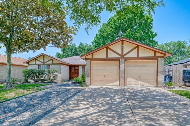 311 Baycrest Drive, League City, TX 77573