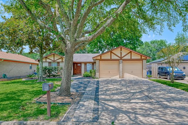 311 Baycrest Drive, League City, TX 77573