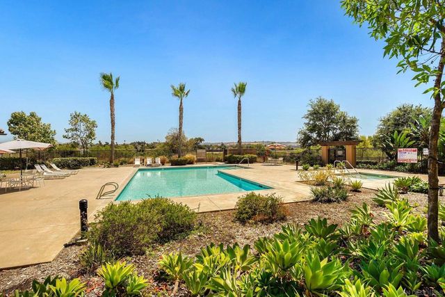 5074 Cascade Way 102, Oceanside, CA 92057