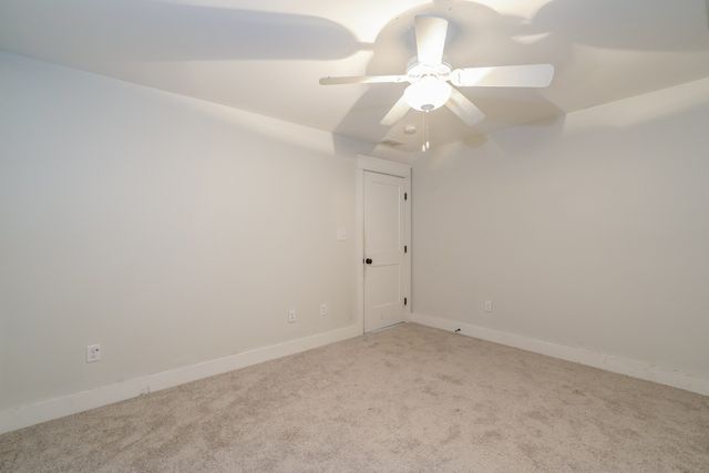 521 Autumnstone Ln, Bowling Green, KY 42103