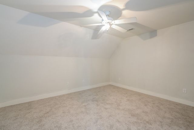 521 Autumnstone Ln, Bowling Green, KY 42103