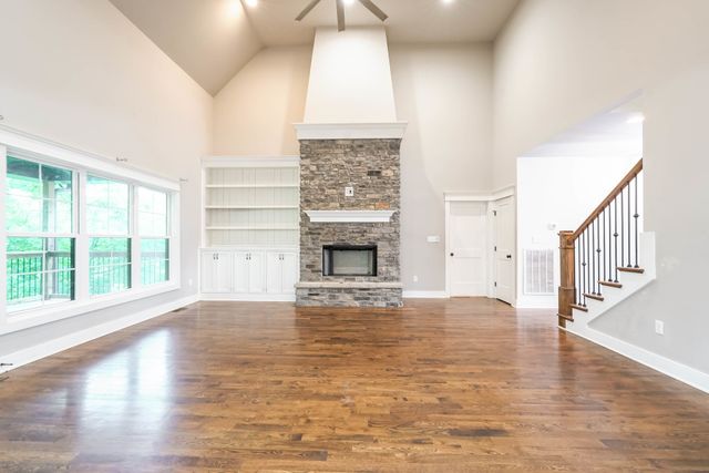 521 Autumnstone Ln, Bowling Green, KY 42103