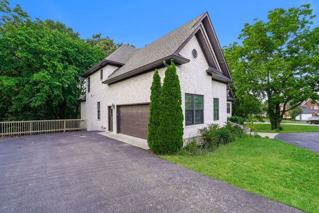 521 Autumnstone Ln, Bowling Green, KY 42103