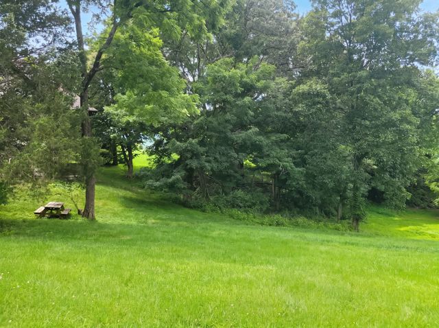 521 Autumnstone Ln, Bowling Green, KY 42103