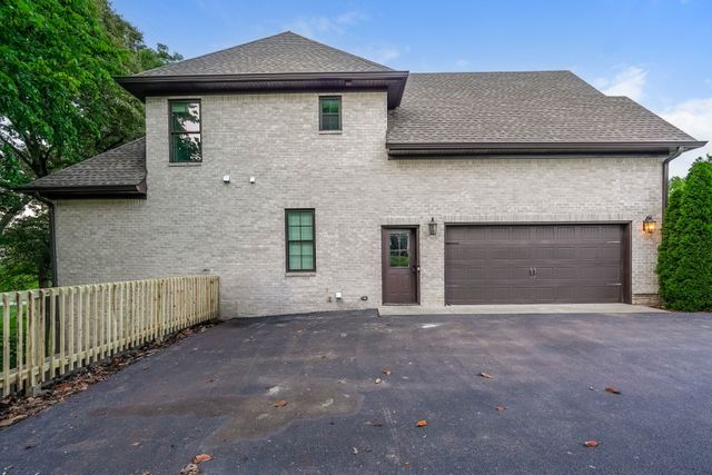 521 Autumnstone Ln, Bowling Green, KY 42103