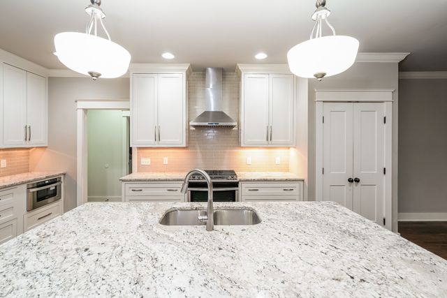 521 Autumnstone Ln, Bowling Green, KY 42103