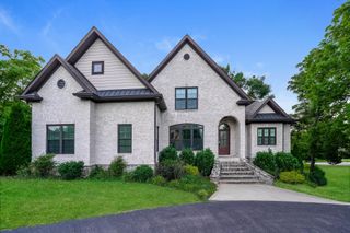 521 Autumnstone Ln, Bowling Green, KY 42103