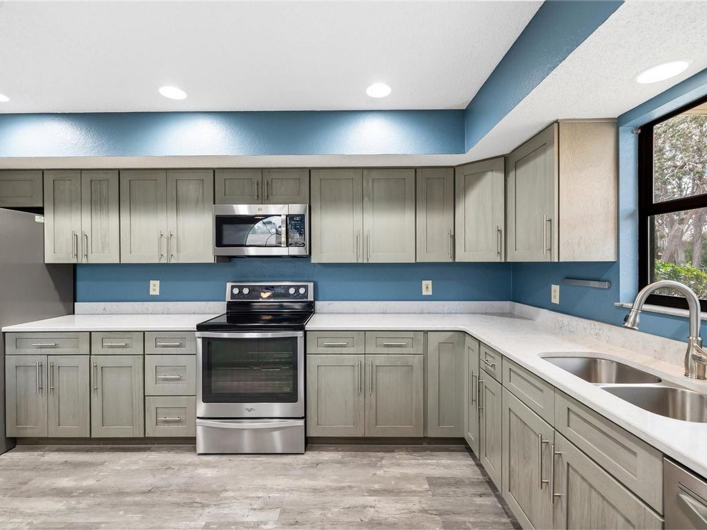 Image 6 of property listing at 2089 DANFORTH ROAD, Spring Hill, FL 34608