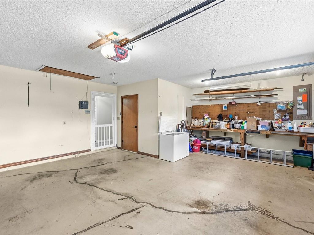 Image 54 of property listing at 2089 DANFORTH ROAD, Spring Hill, FL 34608