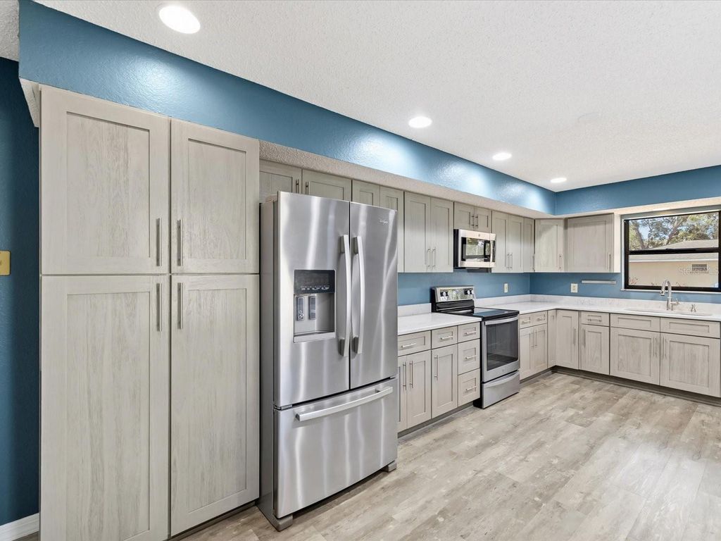 Image 7 of property listing at 2089 DANFORTH ROAD, Spring Hill, FL 34608