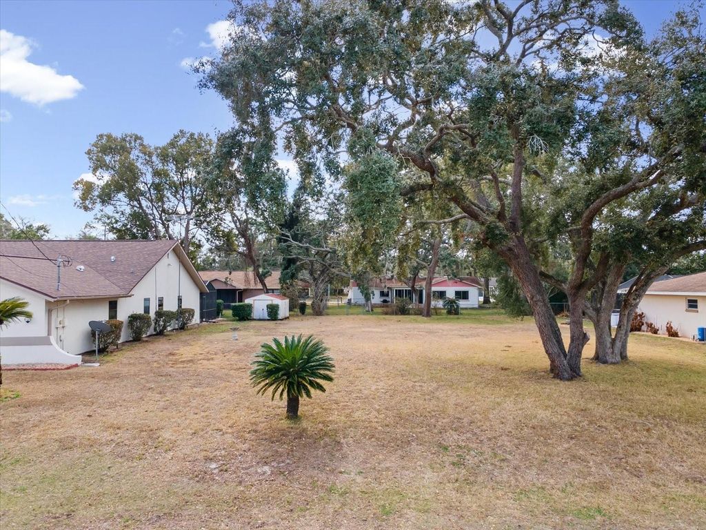 Image 64 of property listing at 2089 DANFORTH ROAD, Spring Hill, FL 34608