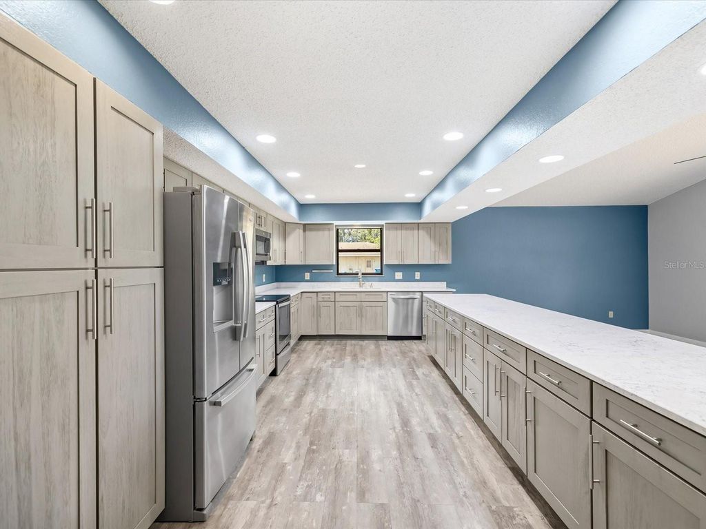 Image 8 of property listing at 2089 DANFORTH ROAD, Spring Hill, FL 34608