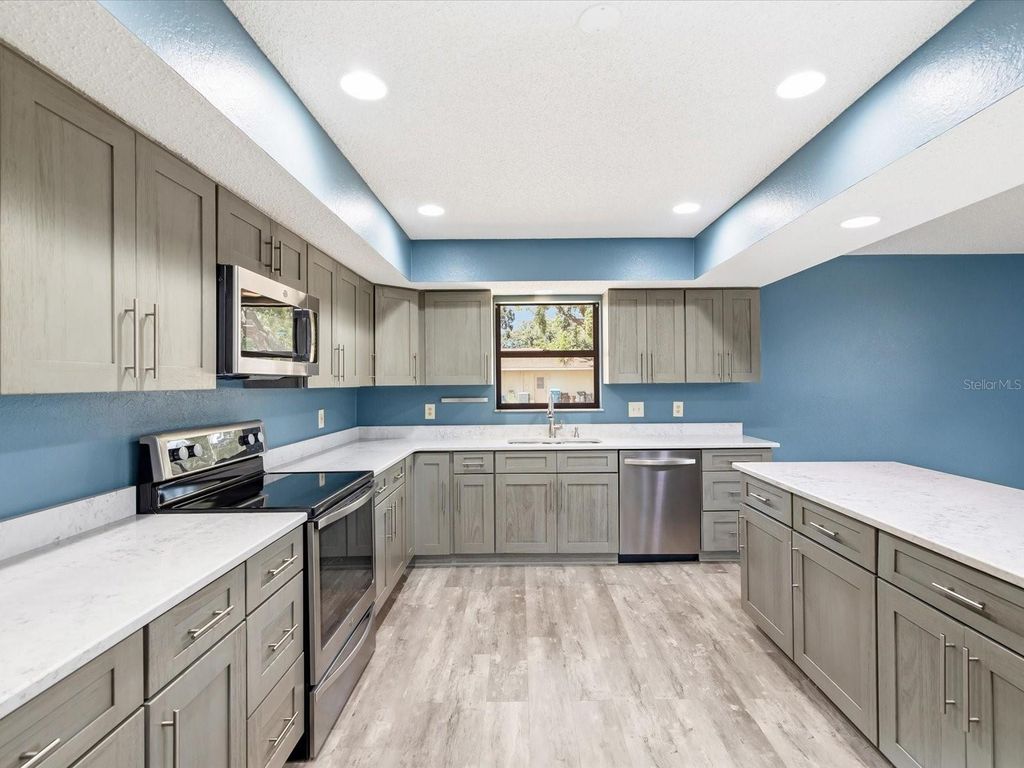 Image 9 of property listing at 2089 DANFORTH ROAD, Spring Hill, FL 34608