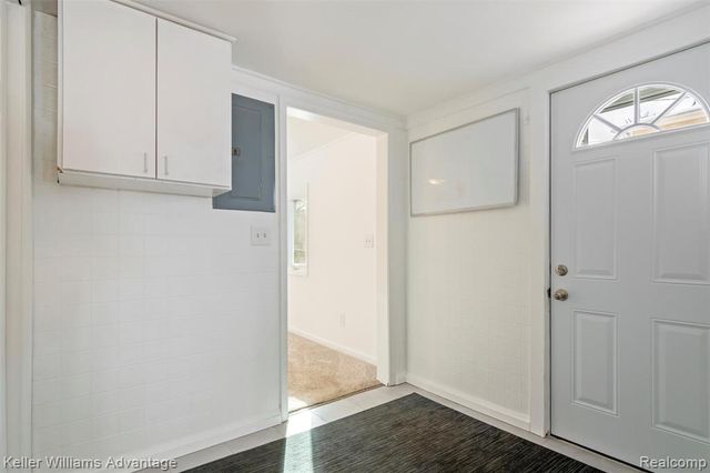 1345 Hendricks Way, Waterford, MI 48328