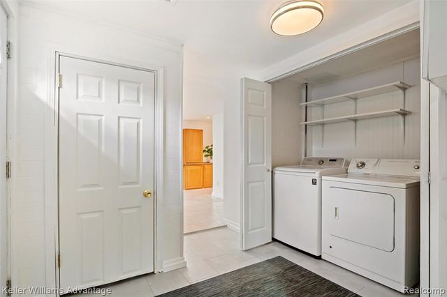 1345 Hendricks Way, Waterford, MI 48328