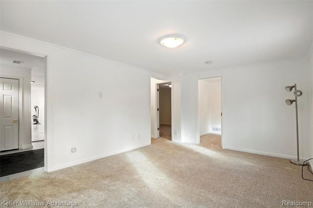 1345 Hendricks Way, Waterford, MI 48328