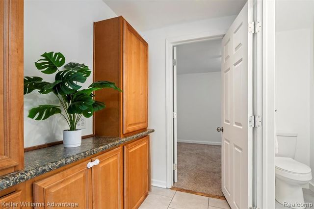 1345 Hendricks Way, Waterford, MI 48328