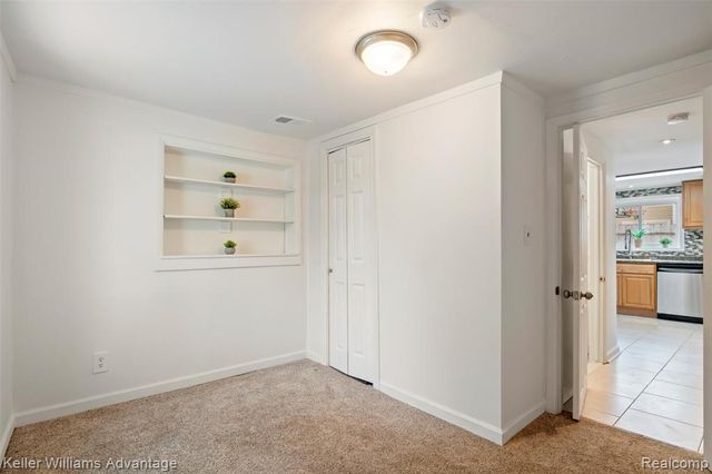 1345 Hendricks Way, Waterford, MI 48328