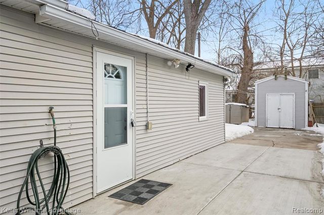 1345 Hendricks Way, Waterford, MI 48328