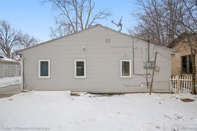 1345 Hendricks Way, Waterford, MI 48328