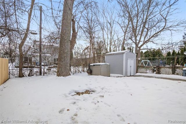 1345 Hendricks Way, Waterford, MI 48328