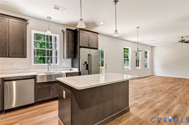 1011 Swan Ln, Ruther Glen, VA 22546