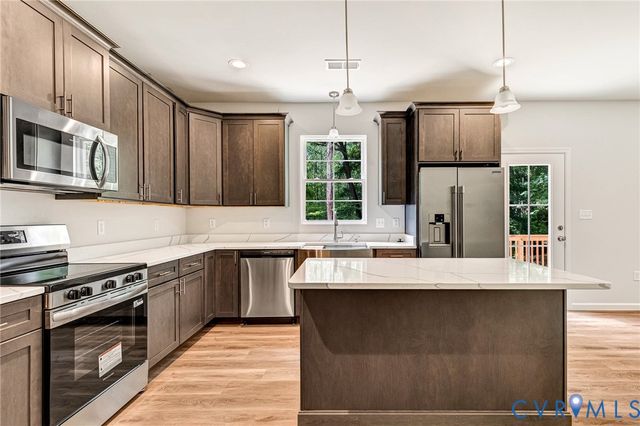 1011 Swan Ln, Ruther Glen, VA 22546