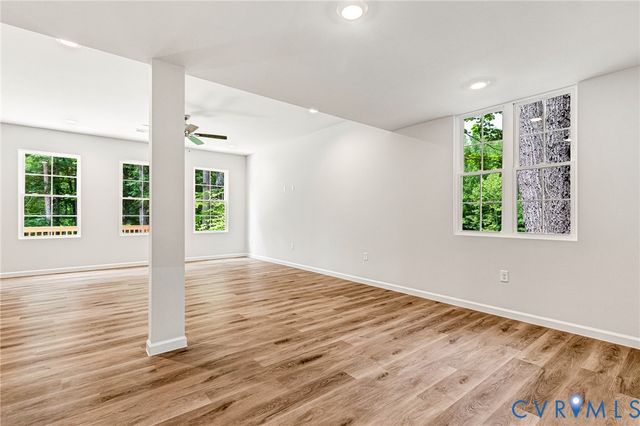 1011 Swan Ln, Ruther Glen, VA 22546