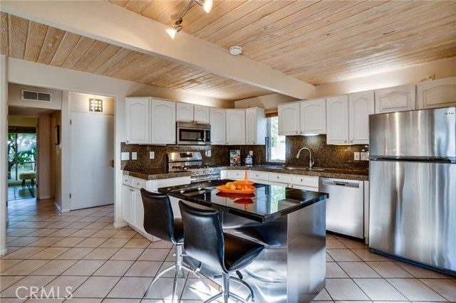 576 E Desert Holly Circle, Palm Springs, CA 92262