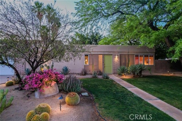 576 E Desert Holly Circle, Palm Springs, CA 92262