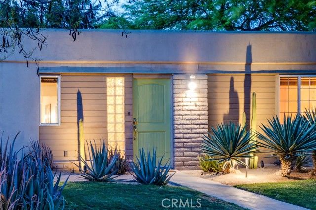 576 E Desert Holly Circle, Palm Springs, CA 92262