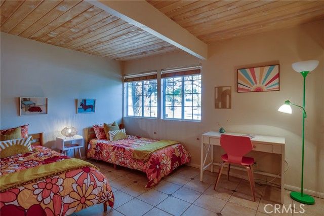 576 E Desert Holly Circle, Palm Springs, CA 92262