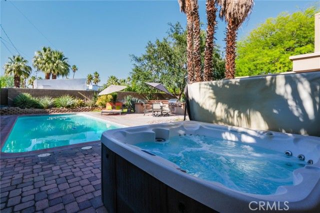 576 E Desert Holly Circle, Palm Springs, CA 92262
