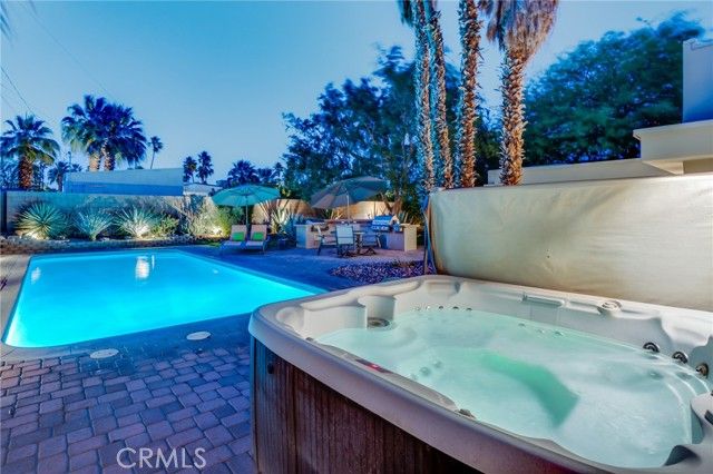 576 E Desert Holly Circle, Palm Springs, CA 92262