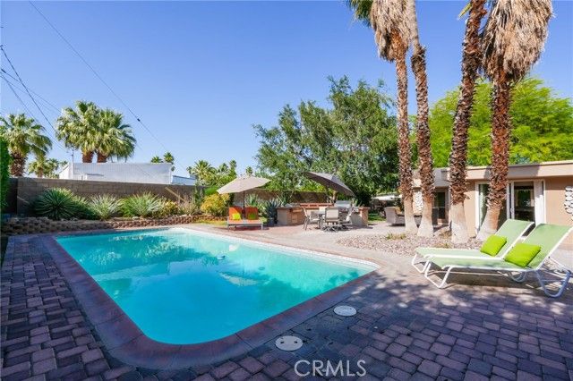 576 E Desert Holly Circle, Palm Springs, CA 92262