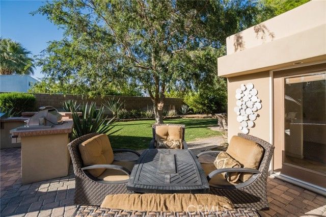 576 E Desert Holly Circle, Palm Springs, CA 92262