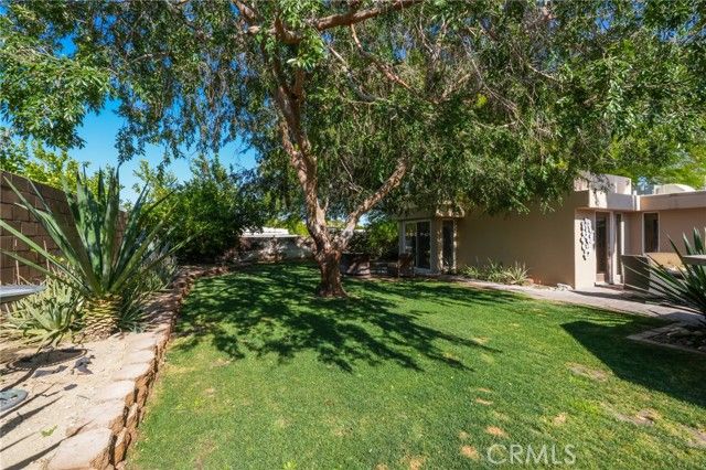 576 E Desert Holly Circle, Palm Springs, CA 92262