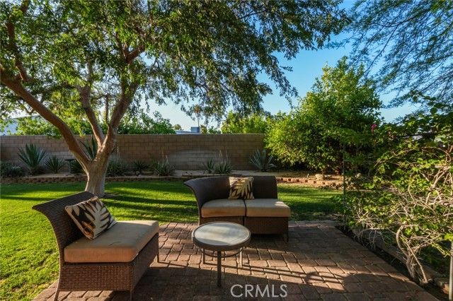 576 E Desert Holly Circle, Palm Springs, CA 92262