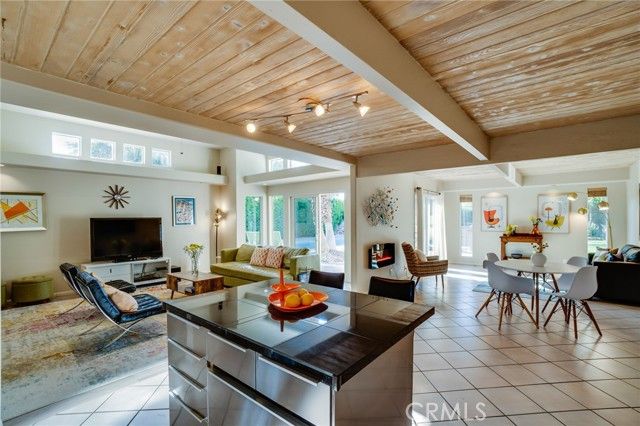 576 E Desert Holly Circle, Palm Springs, CA 92262