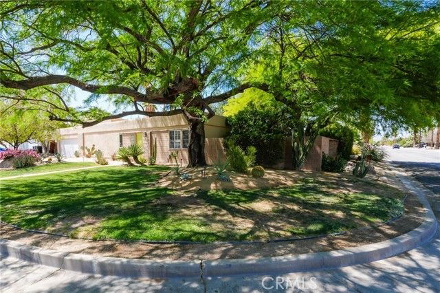 576 E Desert Holly Circle, Palm Springs, CA 92262