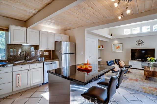 576 E Desert Holly Circle, Palm Springs, CA 92262