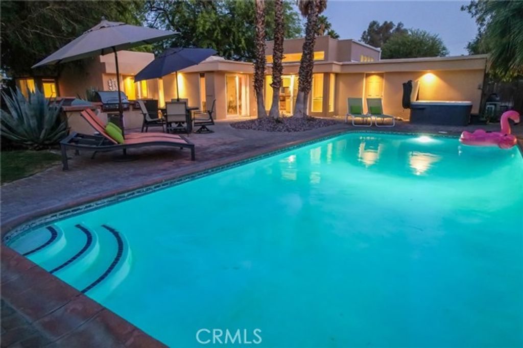 576 E Desert Holly Circle, Palm Springs, CA 92262
